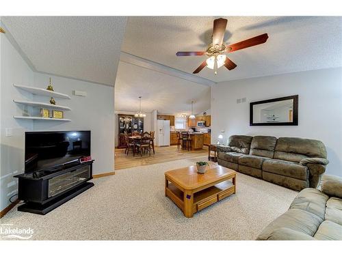 23 Indiana Avenue, Wasaga Beach, ON - Indoor Photo Showing Living Room