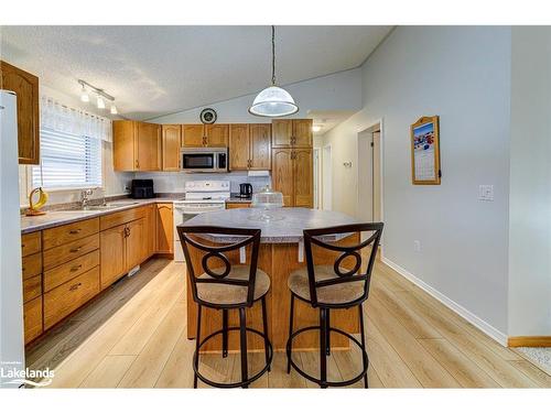 23 Indiana Avenue, Wasaga Beach, ON - Indoor Photo Showing Kitchen