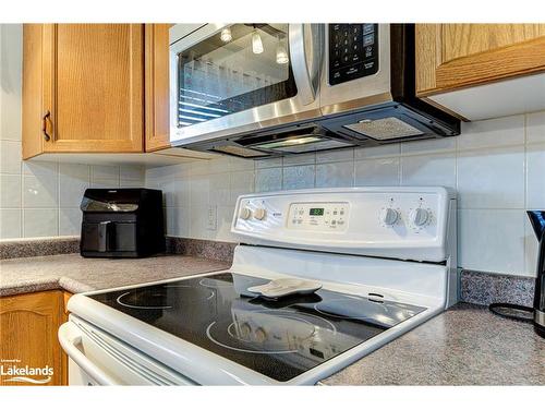 23 Indiana Avenue, Wasaga Beach, ON - Indoor Photo Showing Kitchen