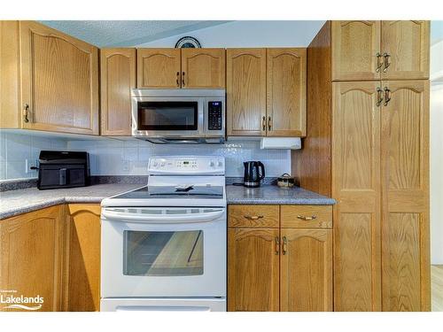 23 Indiana Avenue, Wasaga Beach, ON - Indoor Photo Showing Kitchen