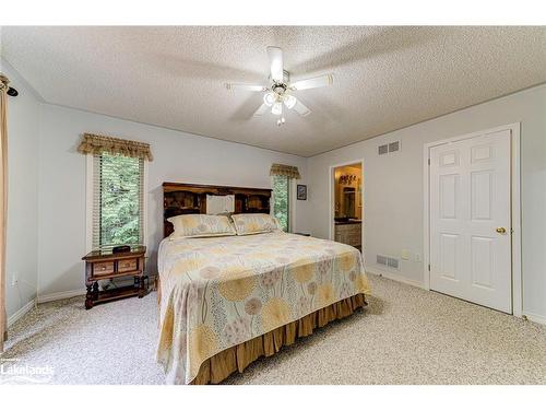 23 Indiana Avenue, Wasaga Beach, ON - Indoor Photo Showing Bedroom