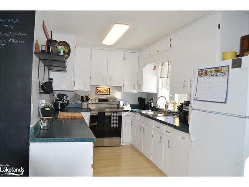 204 Mineral Springs Road, Huntsville, ON - Indoor Photo Showing Kitchen