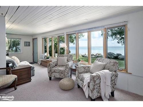 313 Cedar Ave, Meaford, ON - Indoor Photo Showing Living Room