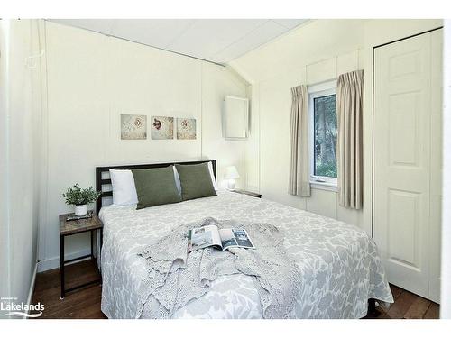 313 Cedar Ave, Meaford, ON - Indoor Photo Showing Bedroom