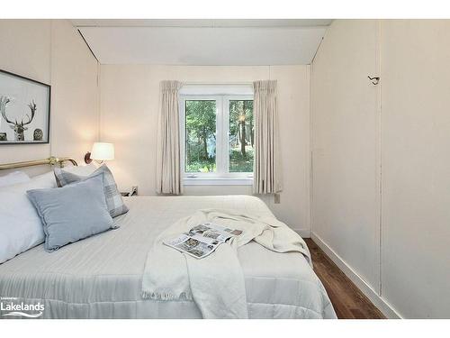 313 Cedar Ave, Meaford, ON - Indoor Photo Showing Bedroom