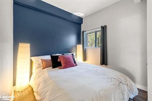 4-21 Prospect Street, Parry Sound, ON - Indoor Photo Showing Bedroom