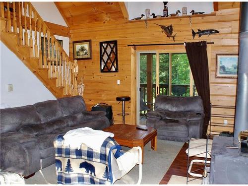 1008 Boshkung Lake Road, Algonquin Highlands, ON - Indoor Photo Showing Living Room