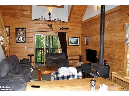 1008 Boshkung Lake Road, Algonquin Highlands, ON - Indoor Photo Showing Living Room