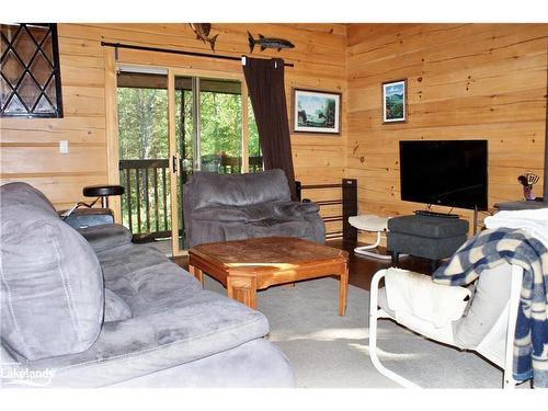 1008 Boshkung Lake Road, Algonquin Highlands, ON - Indoor Photo Showing Living Room