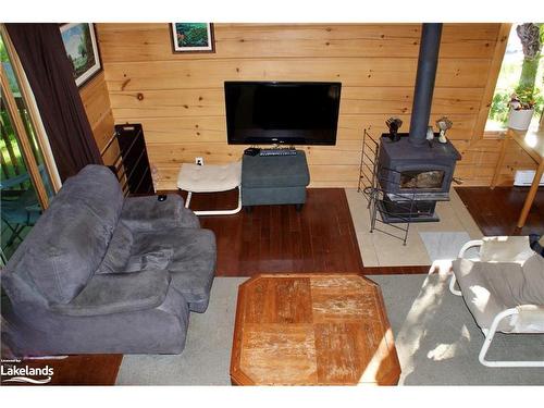 1008 Boshkung Lake Road, Algonquin Highlands, ON - Indoor Photo Showing Living Room