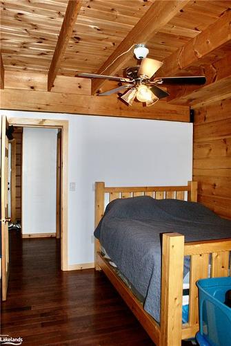 1008 Boshkung Lake Road, Algonquin Highlands, ON - Indoor Photo Showing Bedroom