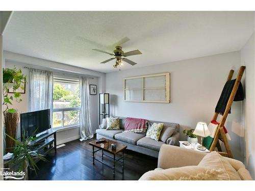 48 Barr Street, Collingwood, ON - Indoor Photo Showing Living Room