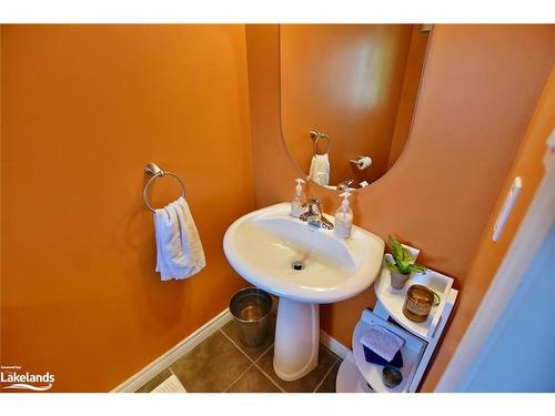 48 Barr Street, Collingwood, ON - Indoor Photo Showing Bathroom