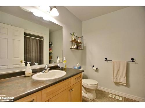 48 Barr Street, Collingwood, ON - Indoor Photo Showing Bathroom