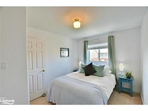 48 Barr Street, Collingwood, ON - Indoor Photo Showing Bedroom