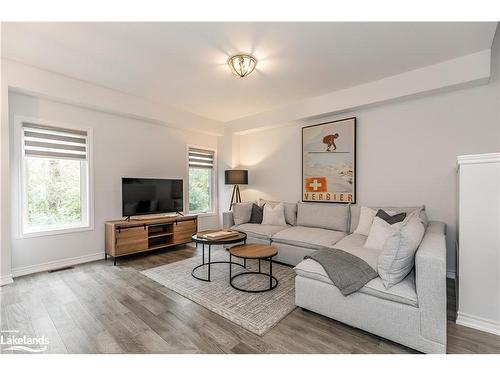 117 Rosie Street, The Blue Mountains, ON - Indoor Photo Showing Living Room