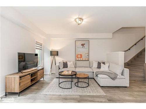 117 Rosie Street, The Blue Mountains, ON - Indoor Photo Showing Living Room