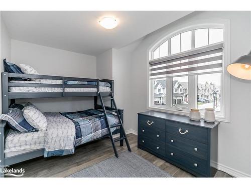 117 Rosie Street, The Blue Mountains, ON - Indoor Photo Showing Bedroom