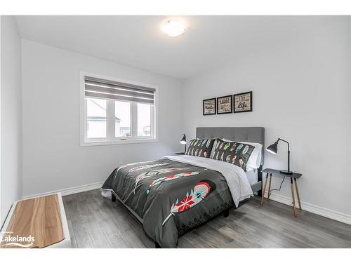 117 Rosie Street, The Blue Mountains, ON - Indoor Photo Showing Bedroom