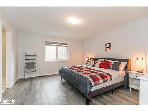 117 Rosie Street, The Blue Mountains, ON - Indoor Photo Showing Bedroom