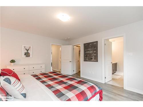 117 Rosie Street, The Blue Mountains, ON - Indoor Photo Showing Bedroom