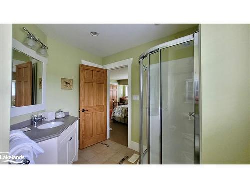 V9 W5-1020 Birch Glen Road, Baysville, ON - Indoor Photo Showing Bathroom