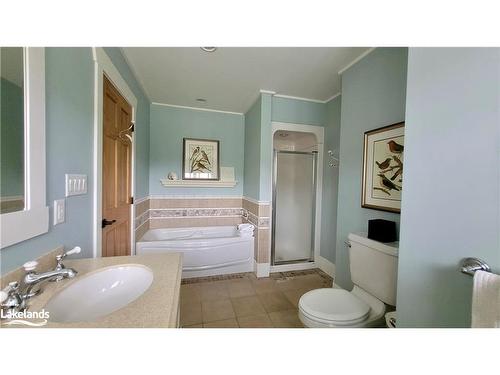 V9 W5-1020 Birch Glen Road, Baysville, ON - Indoor Photo Showing Bathroom