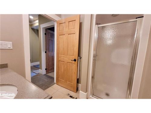 V9 W5-1020 Birch Glen Road, Baysville, ON - Indoor Photo Showing Bathroom