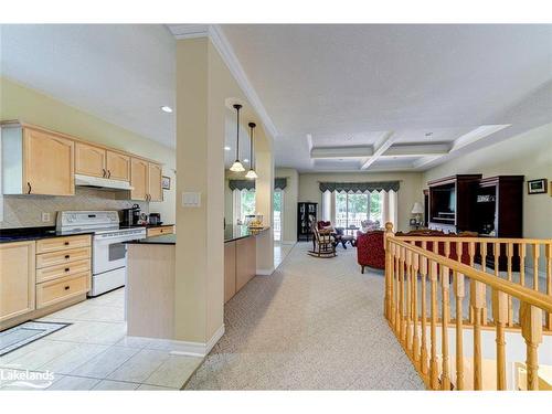 26 Fairway Crescent, Wasaga Beach, ON - Indoor Photo Showing Kitchen