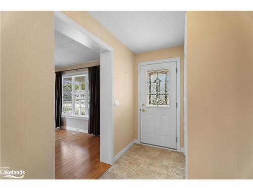 12 Virginia Avenue, Wasaga Beach, ON - Indoor Photo Showing Other Room