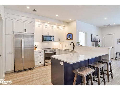 305-18 Campus Trail, Huntsville, ON - Indoor Photo Showing Kitchen With Upgraded Kitchen