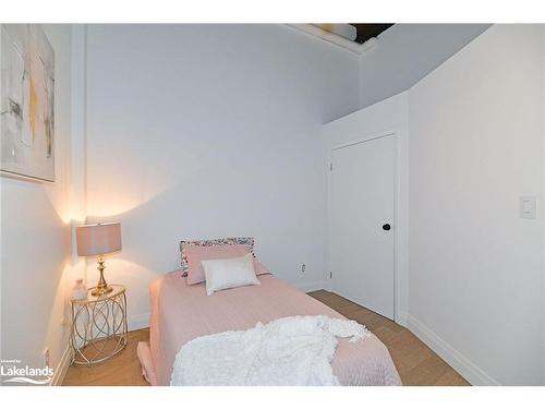 204-11 Rebecca Street, Hamilton, ON - Indoor Photo Showing Bedroom