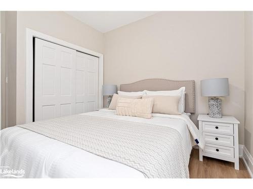 17 West Street N, Huntsville, ON - Indoor Photo Showing Bedroom