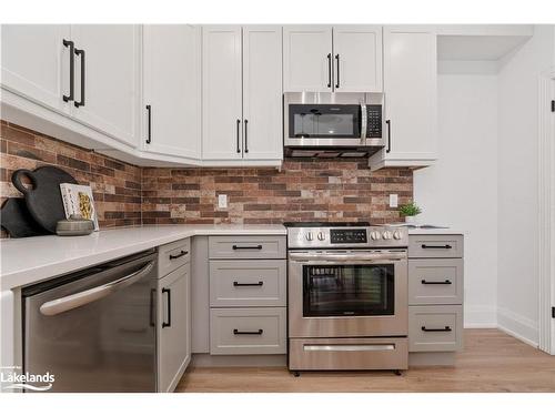 17 West Street N, Huntsville, ON - Indoor Photo Showing Kitchen With Upgraded Kitchen