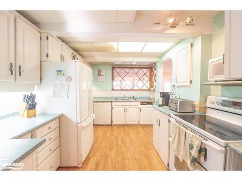 1015 Blackberry Lane, Minden, ON - Indoor Photo Showing Kitchen With Double Sink