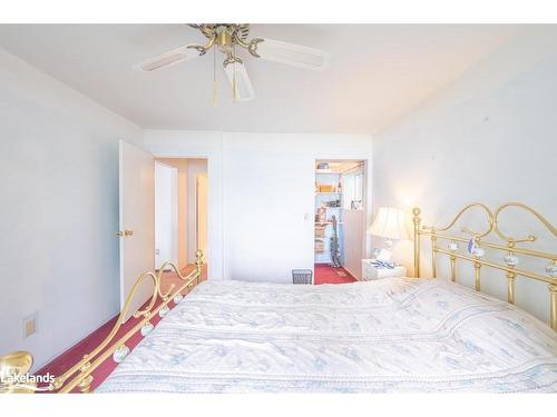 1015 Blackberry Lane, Minden, ON - Indoor Photo Showing Bedroom