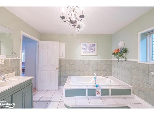 1015 Blackberry Lane, Minden, ON - Indoor Photo Showing Bathroom