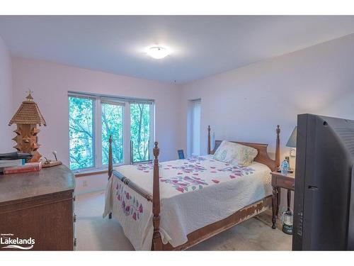 1015 Blackberry Lane, Minden, ON - Indoor Photo Showing Bedroom