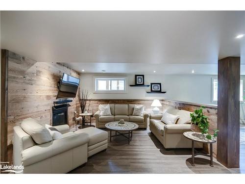 75 Selkirk Drive, Huntsville, ON - Indoor Photo Showing Living Room