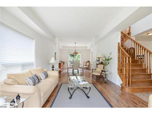 8 Kirbys Way, Huntsville, ON - Indoor Photo Showing Living Room