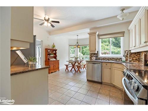 8 Kirbys Way, Huntsville, ON - Indoor Photo Showing Kitchen