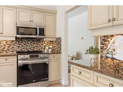 8 Kirbys Way, Huntsville, ON - Indoor Photo Showing Kitchen