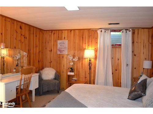 27 Meadow Park Drive, Huntsville, ON - Indoor Photo Showing Bedroom