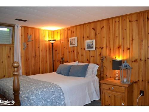 27 Meadow Park Drive, Huntsville, ON - Indoor Photo Showing Bedroom