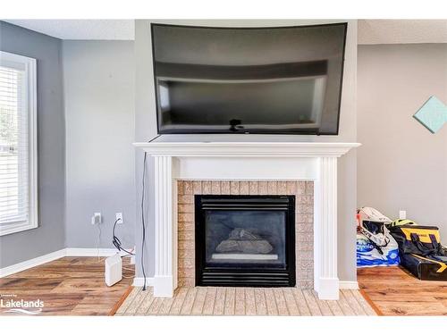 47 Acorn Crescent, Wasaga Beach, ON - Indoor Photo Showing Living Room With Fireplace