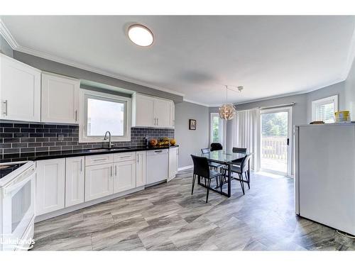 47 Acorn Crescent, Wasaga Beach, ON - Indoor Photo Showing Kitchen