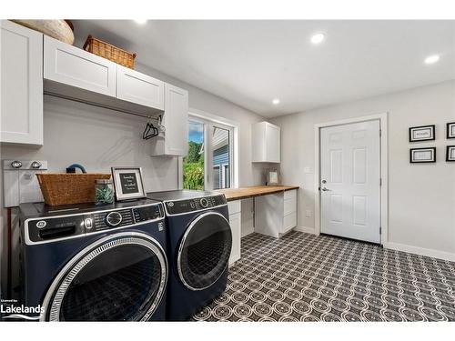 4318 Glamorgan Road, Dysart, ON - Indoor Photo Showing Laundry Room