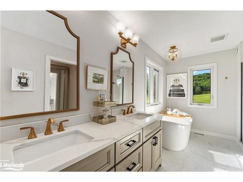 4318 Glamorgan Road, Dysart, ON - Indoor Photo Showing Bathroom