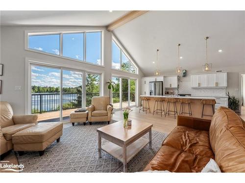 4318 Glamorgan Road, Dysart, ON - Indoor Photo Showing Living Room