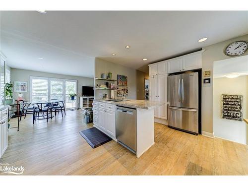 599 Mosley Street, Wasaga Beach, ON - Indoor Photo Showing Kitchen